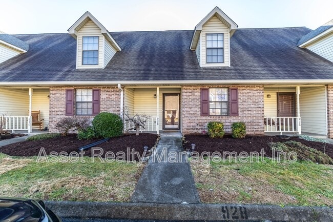 928 Chip Cove Ln in Knoxville, TN - Building Photo - Building Photo