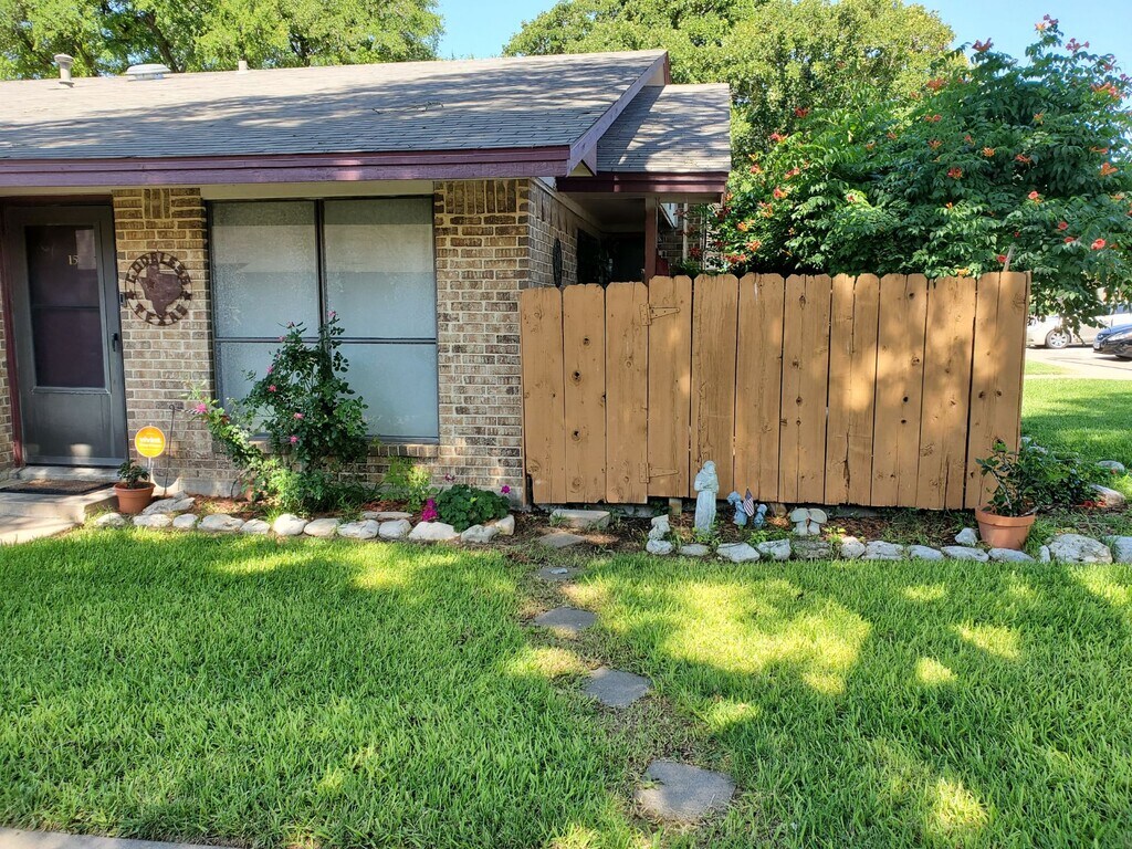 Shade Tree Apartment Homes Giddings, TX Apartments