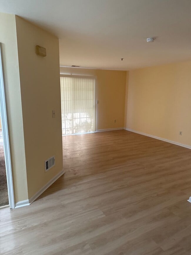 414 Waterford Dr in Edison, NJ - Building Photo - Building Photo