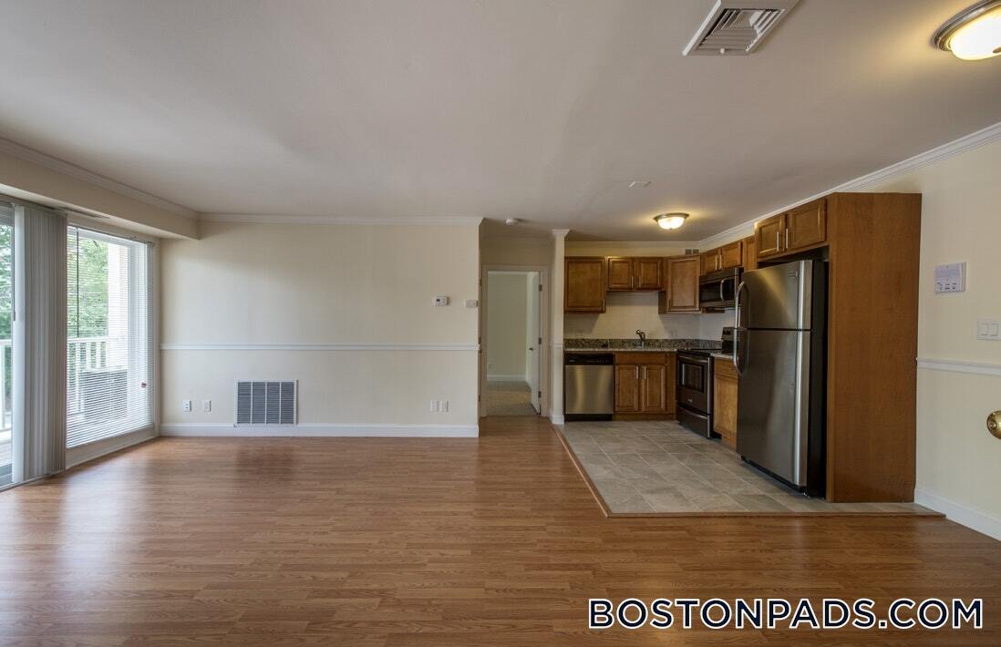 10 Westgate Dr in Woburn, MA - Building Photo