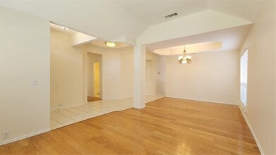 205 Dorsett Ct in Irving, TX - Building Photo - Building Photo