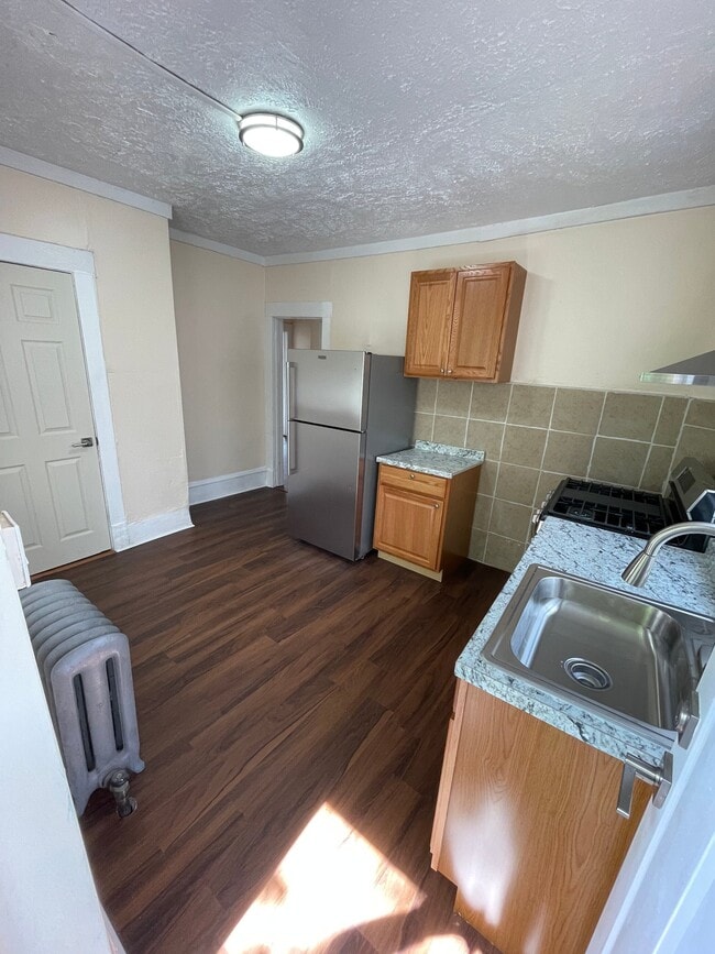 205 Central Ave, Unit 2 in Hackensack, NJ - Building Photo - Building Photo