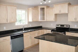 Eagle Crossing Luxury Apartments in Minneapolis, MN - Building Photo - Building Photo