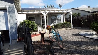 15157 Jenell St in Poway, CA - Building Photo