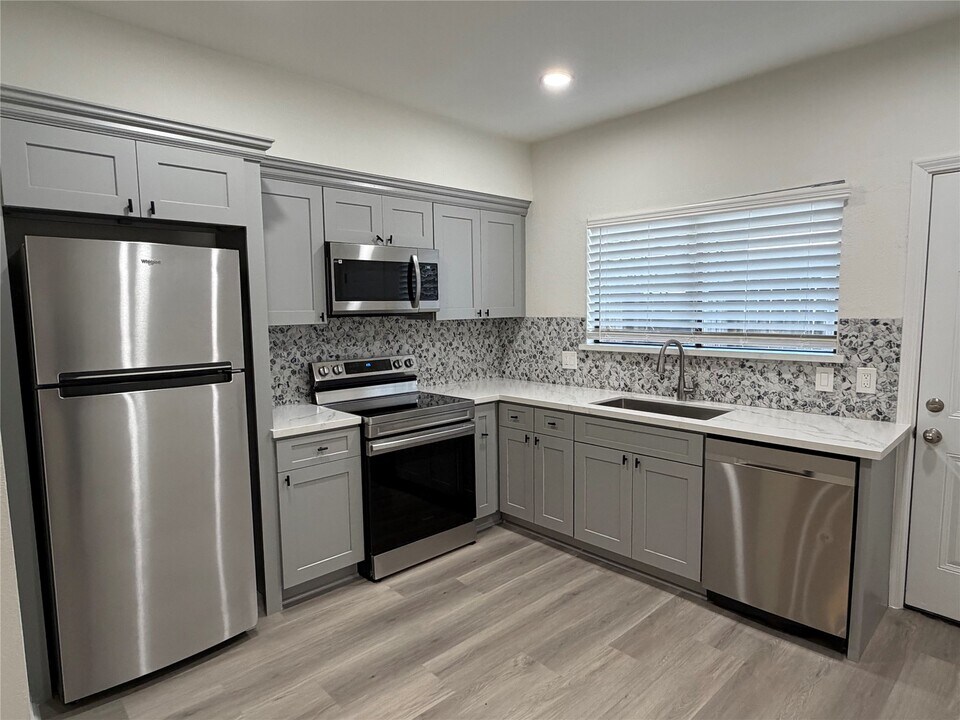 6401 Deihl Rd in Houston, TX - Building Photo