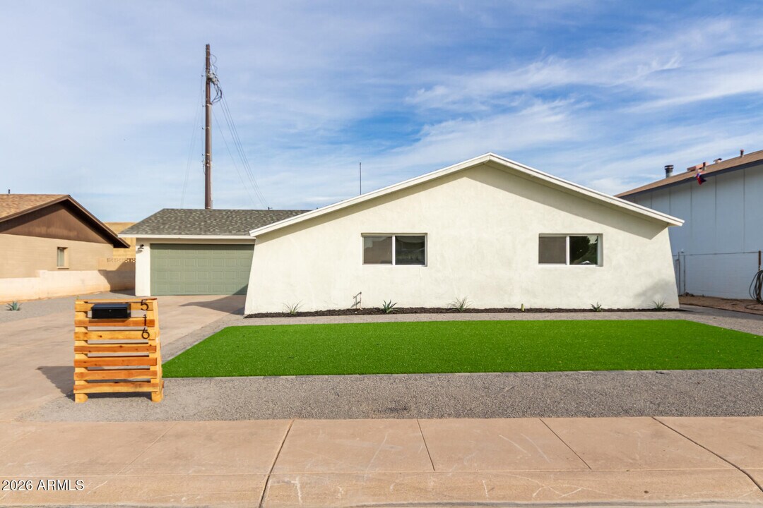 516 E Greenway Dr in Tempe, AZ - Building Photo