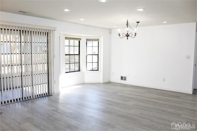 1003 Woodhaven Dr in Edison, NJ - Building Photo - Building Photo