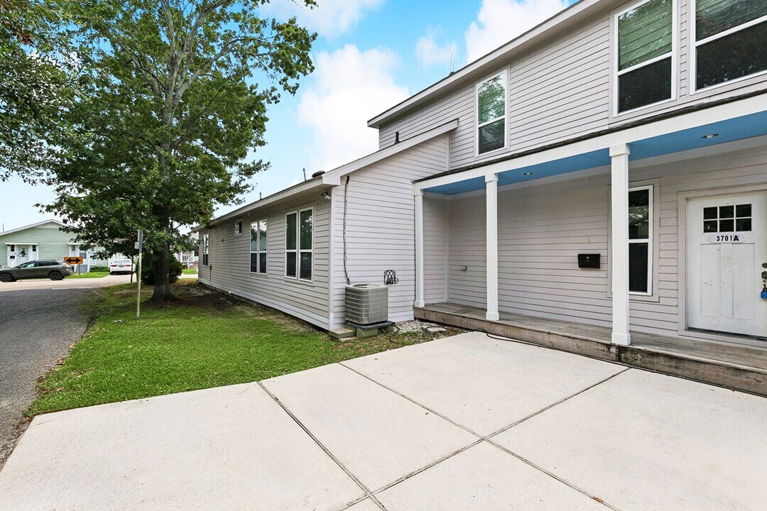 3701 Derbigny St in Metairie, LA - Building Photo
