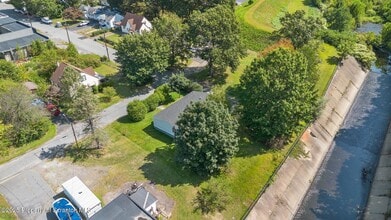 720 Edgebrook Dr in Moosic, PA - Building Photo - Building Photo