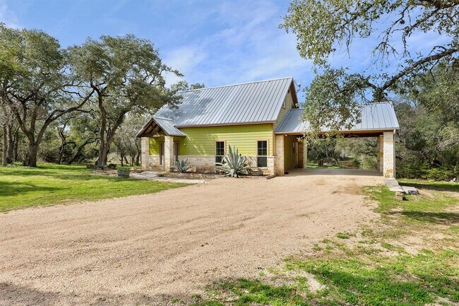 116 Cascade Trail in San Marcos, TX - Building Photo - Building Photo
