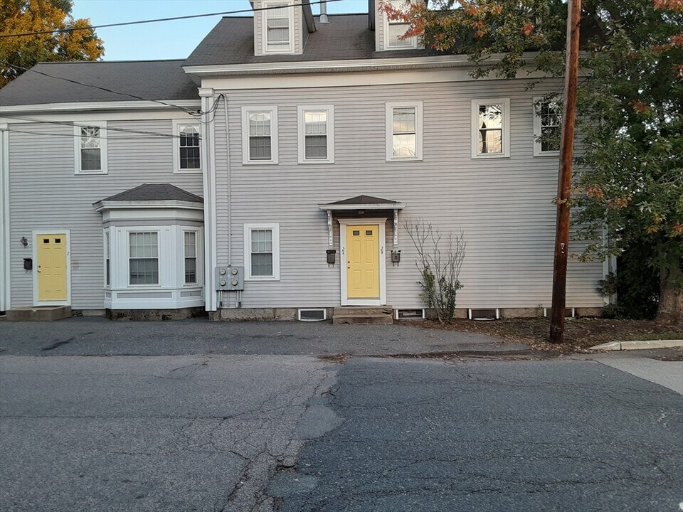 2 Lincoln St in Medway, MA - Building Photo