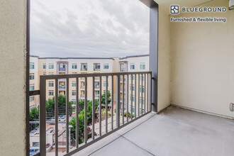 5211 Iron Horse Pkwy in Pleasanton, CA - Foto de edificio - Building Photo