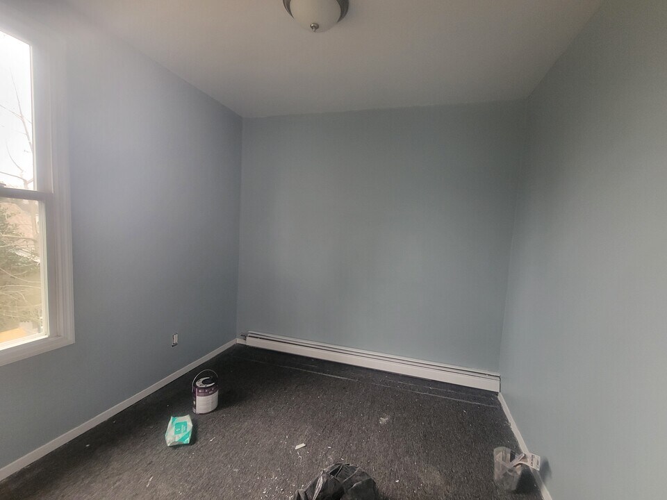 22 Loughlin Dr, Unit #2 Side Apartment in Shirley, NY - Building Photo