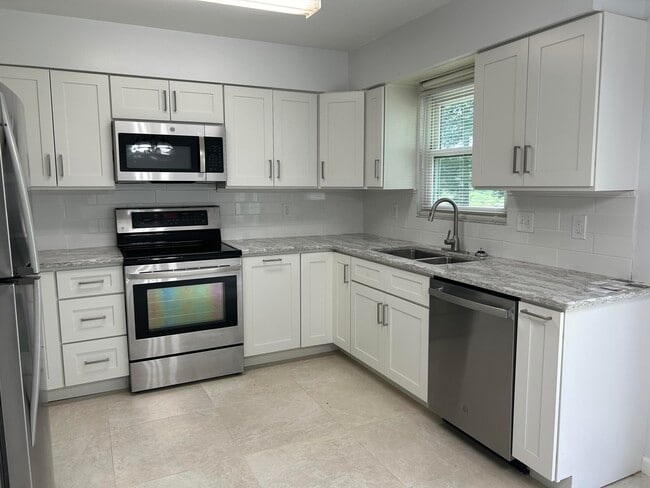 971 Gulfport Rd SE in Palm Bay, FL - Building Photo - Building Photo