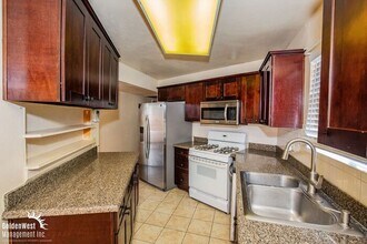 2233 E Melinda Ave in Las Vegas, NV - Building Photo - Building Photo