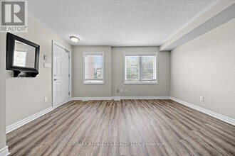 289 Titanium Private in Ottawa, ON - Building Photo - Building Photo