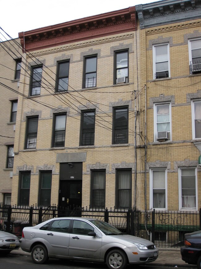307 Stockholm St in Brooklyn, NY - Foto de edificio - Building Photo