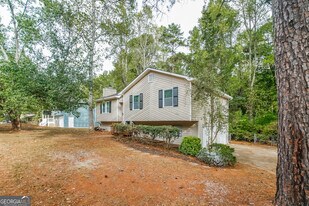 4750 Spring Gate Dr in Powder Springs, GA - Building Photo