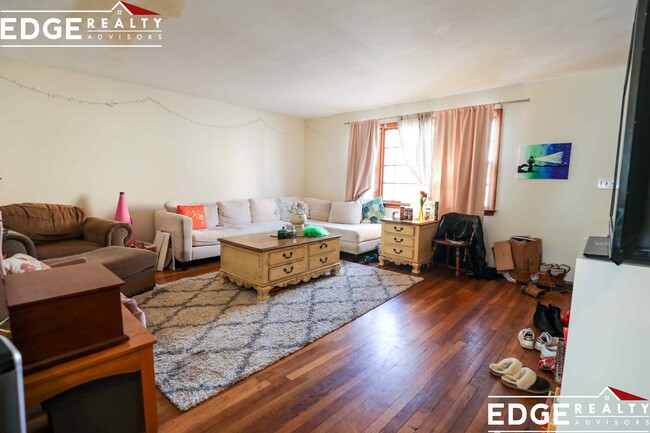 33 Higgins St, Unit 1 in Boston, MA - Foto de edificio - Building Photo