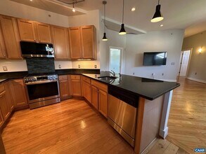 215 5th St SW, Unit 1A in Charlottesville, VA - Building Photo - Building Photo