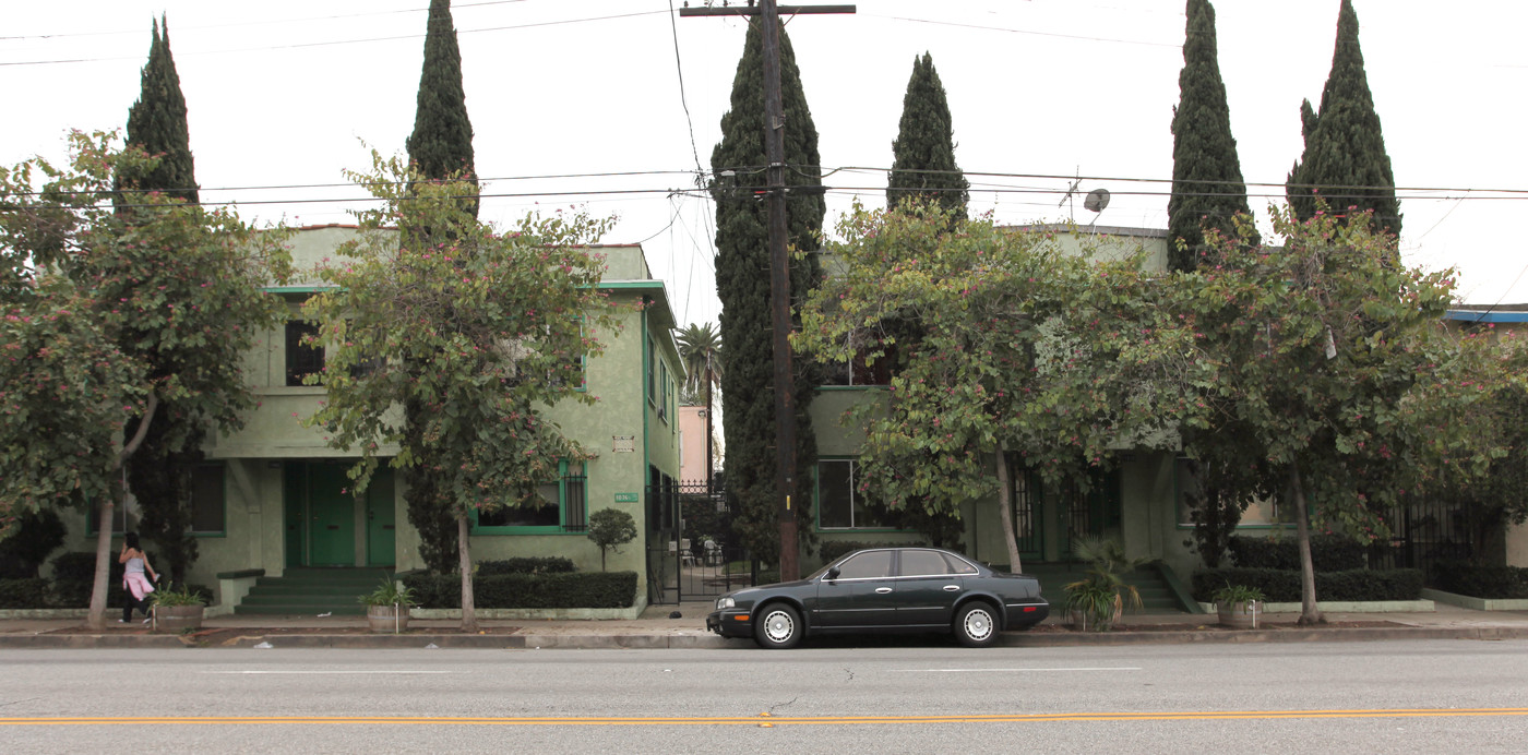 1026-1040 E Broadway in Long Beach, CA - Building Photo