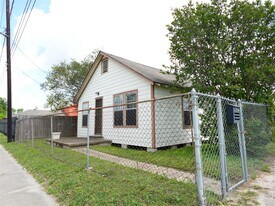 4818 Hirsch Rd in Houston, TX - Building Photo