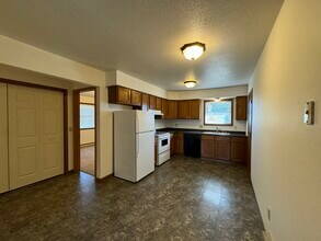 2318 Meadow Ln, Unit #4 in Eau Claire, WI - Building Photo - Building Photo