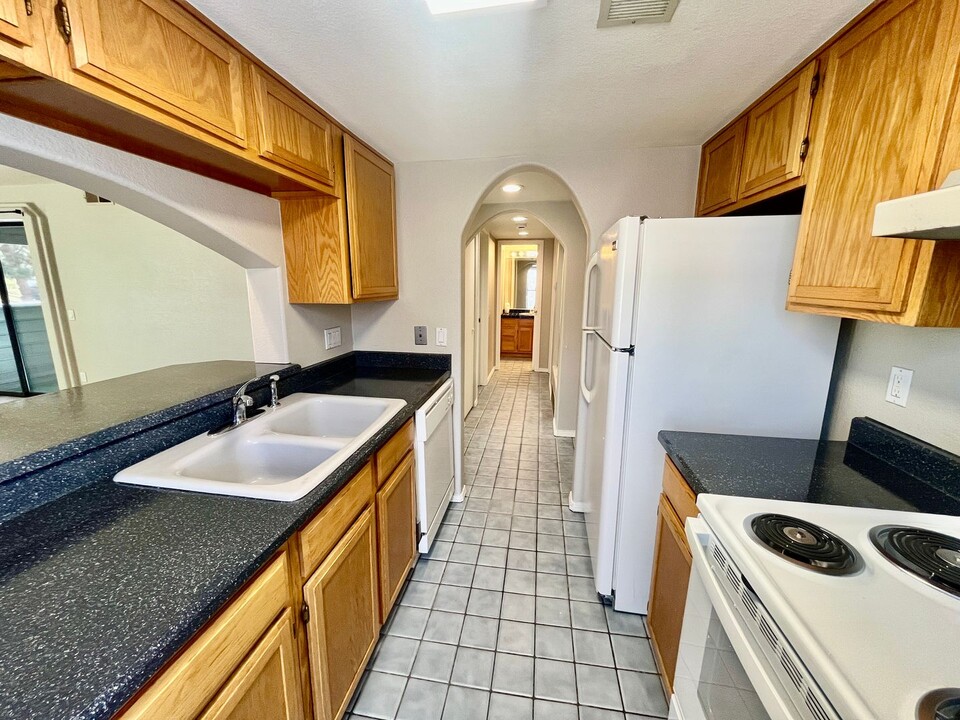 9797 E Peakview Ave in Englewood, CO - Building Photo