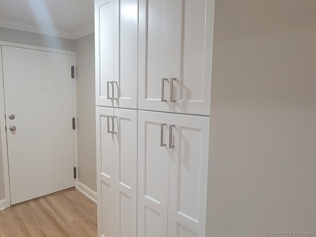 160 Fairfield Woods Rd in Fairfield, CT - Building Photo - Building Photo