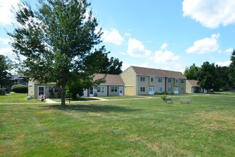 155 Spencer St in Manchester, CT - Building Photo - Building Photo