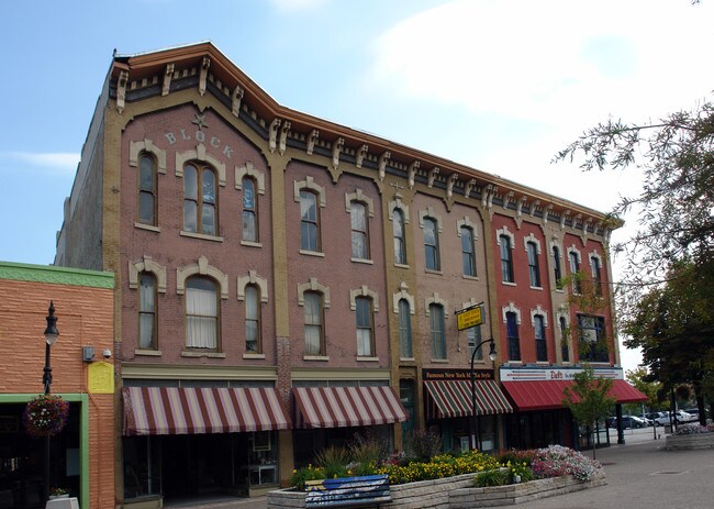 Star Block in Rock Island, IL - Building Photo - Building Photo