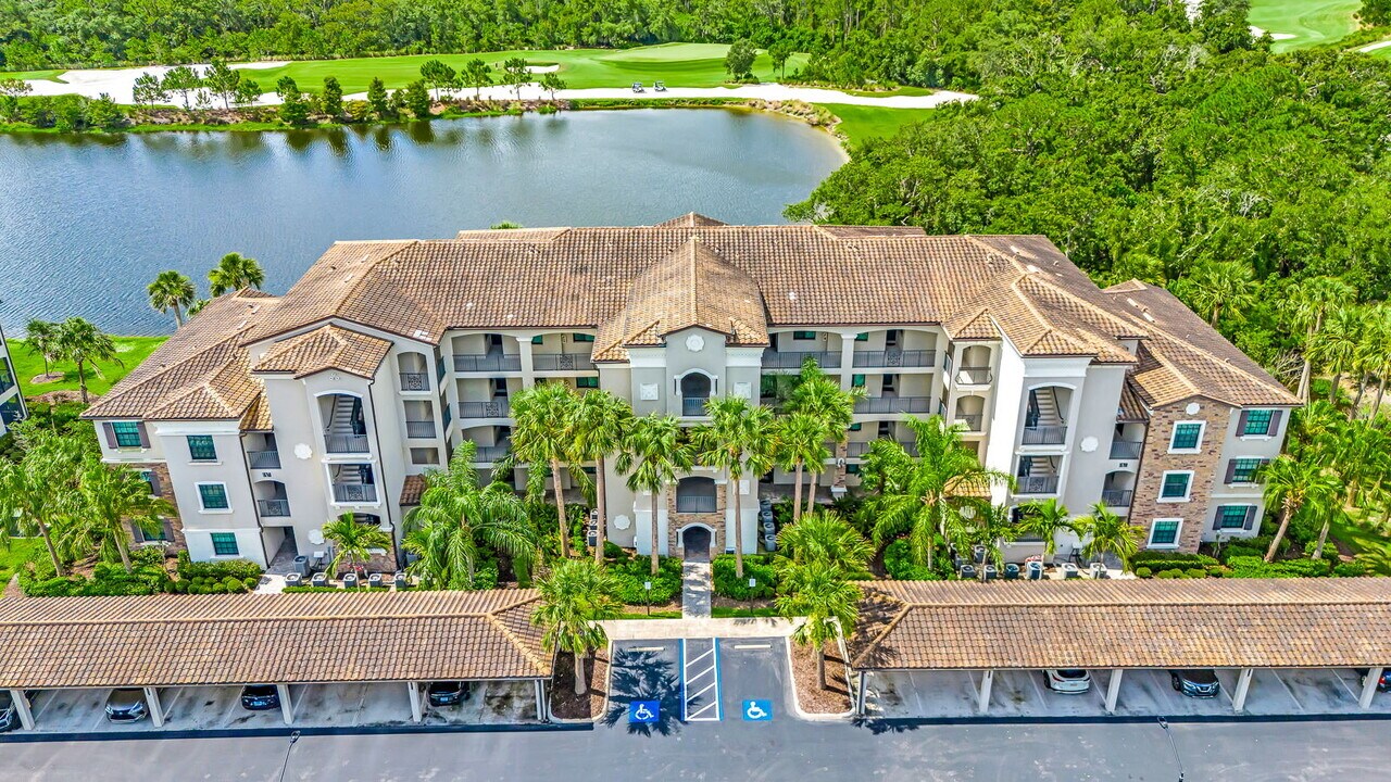 16706 Vardon Ter, Unit 301 in Bradenton, FL - Building Photo