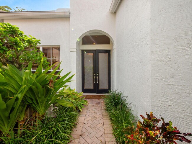 143 Sunset Bay Dr in Palm Beach Gardens, FL - Building Photo - Building Photo