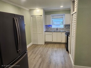 5940 NW 13th St in Sunrise, FL - Foto de edificio - Building Photo