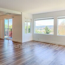 512 Mill Ave S in Renton, WA - Foto de edificio - Building Photo