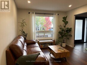 370 Erin Trail in Newmarket, ON - Building Photo - Building Photo