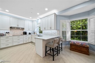 269 Colonade Cir in Naples, FL - Foto de edificio - Building Photo