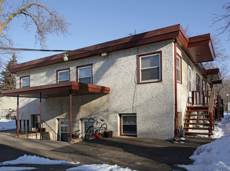 24 Elm St in Farmington, MN - Building Photo