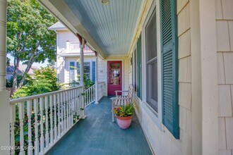 27 Kirby St in Greenwich, CT - Foto de edificio - Building Photo