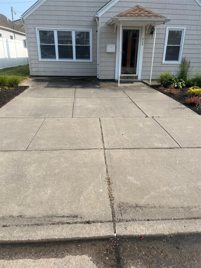 368 W Fulton St in Long Beach, NY - Building Photo - Building Photo
