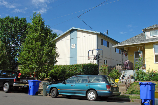 3425 SE 13th Ave in Portland, OR - Building Photo - Building Photo