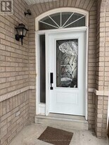 3704 Golden Locust Dr in Mississauga, ON - Building Photo