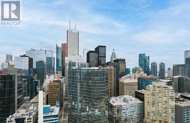 property at 2906-224-3224 King St W