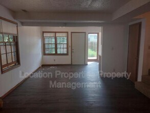 324 Northwood Ln in Lawrence, KS - Building Photo - Building Photo