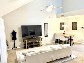 421 Woodview Ln in Hampton, VA - Building Photo