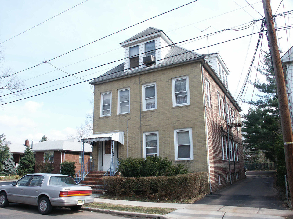 546 E Blancke St in Linden, NJ - Building Photo