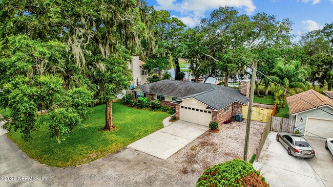 property at 1734 Hammock Cir W