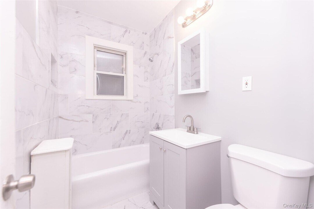 30 Cliff St in Yonkers, NY - Building Photo
