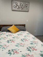 18821 Erwin St, Unit 3c in Reseda, CA - Building Photo - Building Photo