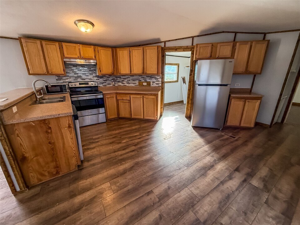 861 Co Rd 947 in Alvin, TX - Building Photo